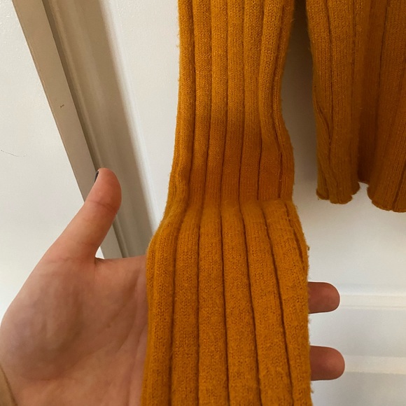 GENTLY USED Forever 21 Knit Collared Button Up Crop Mustard Sweater - Picture 4 of 6